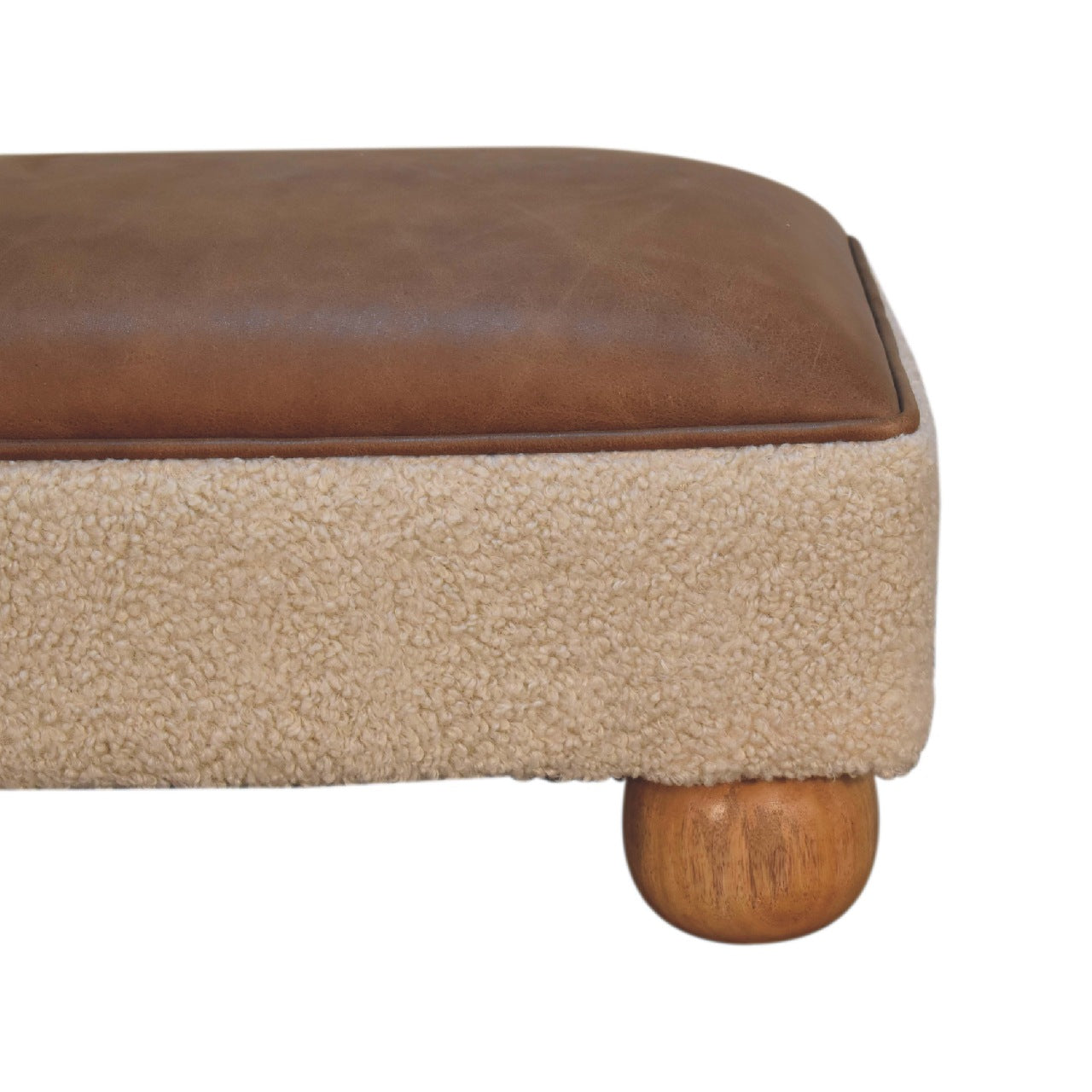 Témara Footstool - Bouclé
