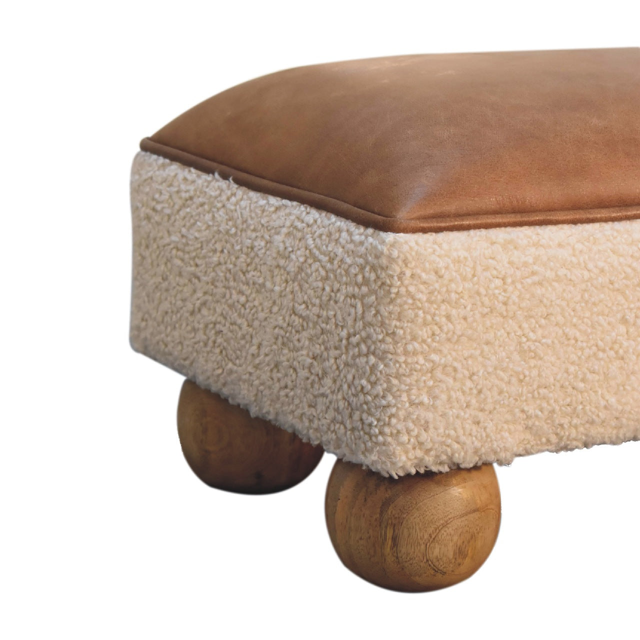 Témara Footstool - Bouclé