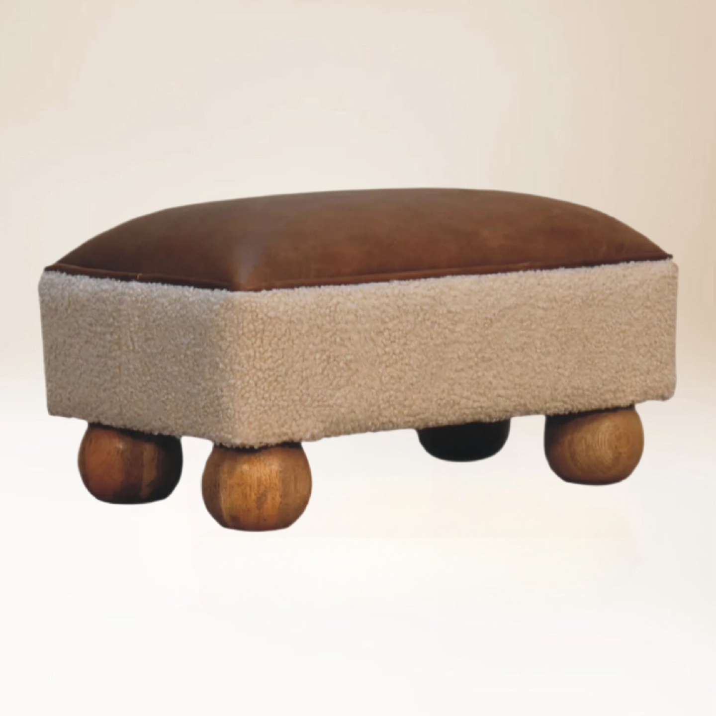 Témara Footstool - Bouclé