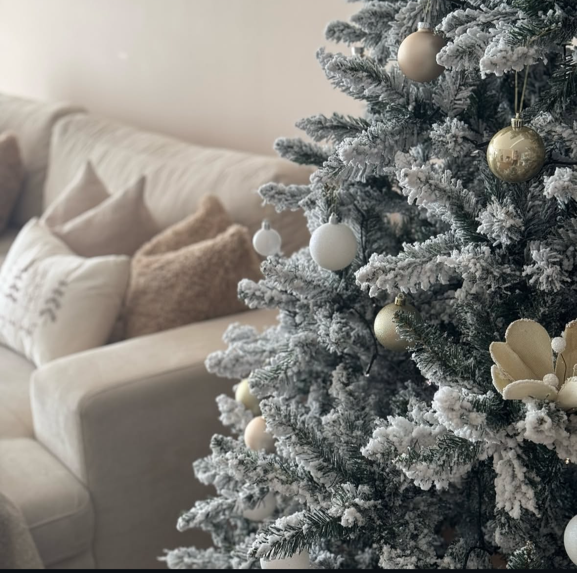 Kunst Weihnachtsbaum - 240 cm, 120 LED's, mit Weihnachtskugelset