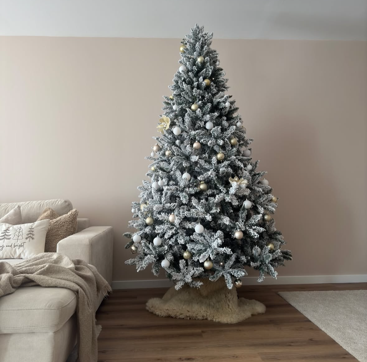 Kunst Weihnachtsbaum - 240 cm, 120 LED's, mit Weihnachtskugelset