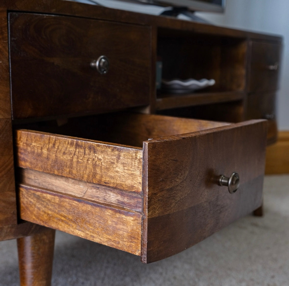 Candi Dasa TV Media Unit - Chestnut